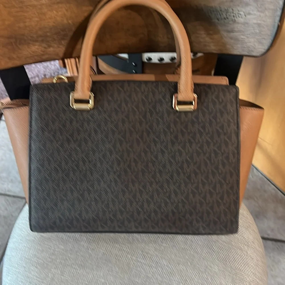 Michael Kors Brown and Tan Studded Satchel
11’9 inside zipper and wristlet . - Picture 2 of 4